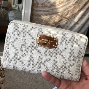 Michael kors wallet