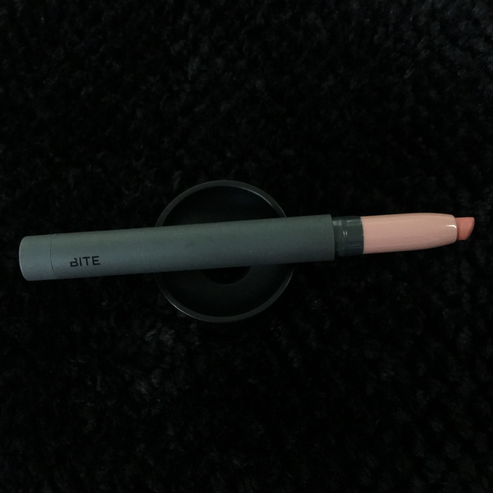 BITE Beauty matte creme lip crayon in Lécheé