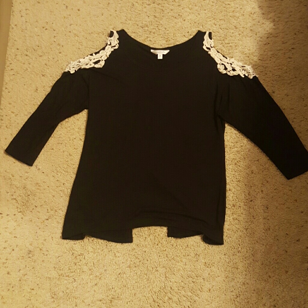 Black shoulder cut-out blouse