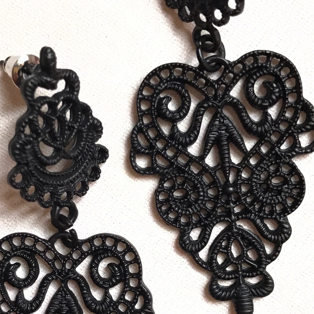 Metal lace design dangle earrings