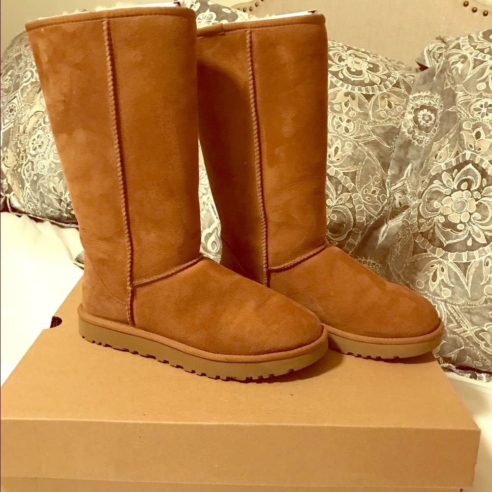 Size 8 UGGS Tall Classic II