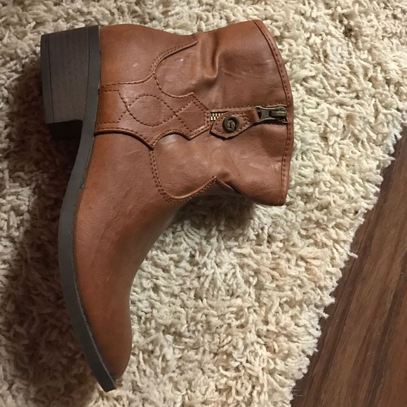 G by Guess ankle cowboy boots - Picture 2 of 3