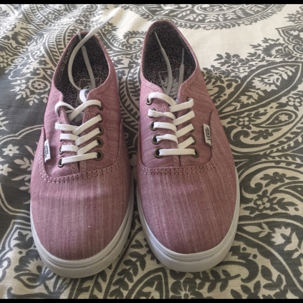 Vanz Authentic Lo Pro Shoes in Women