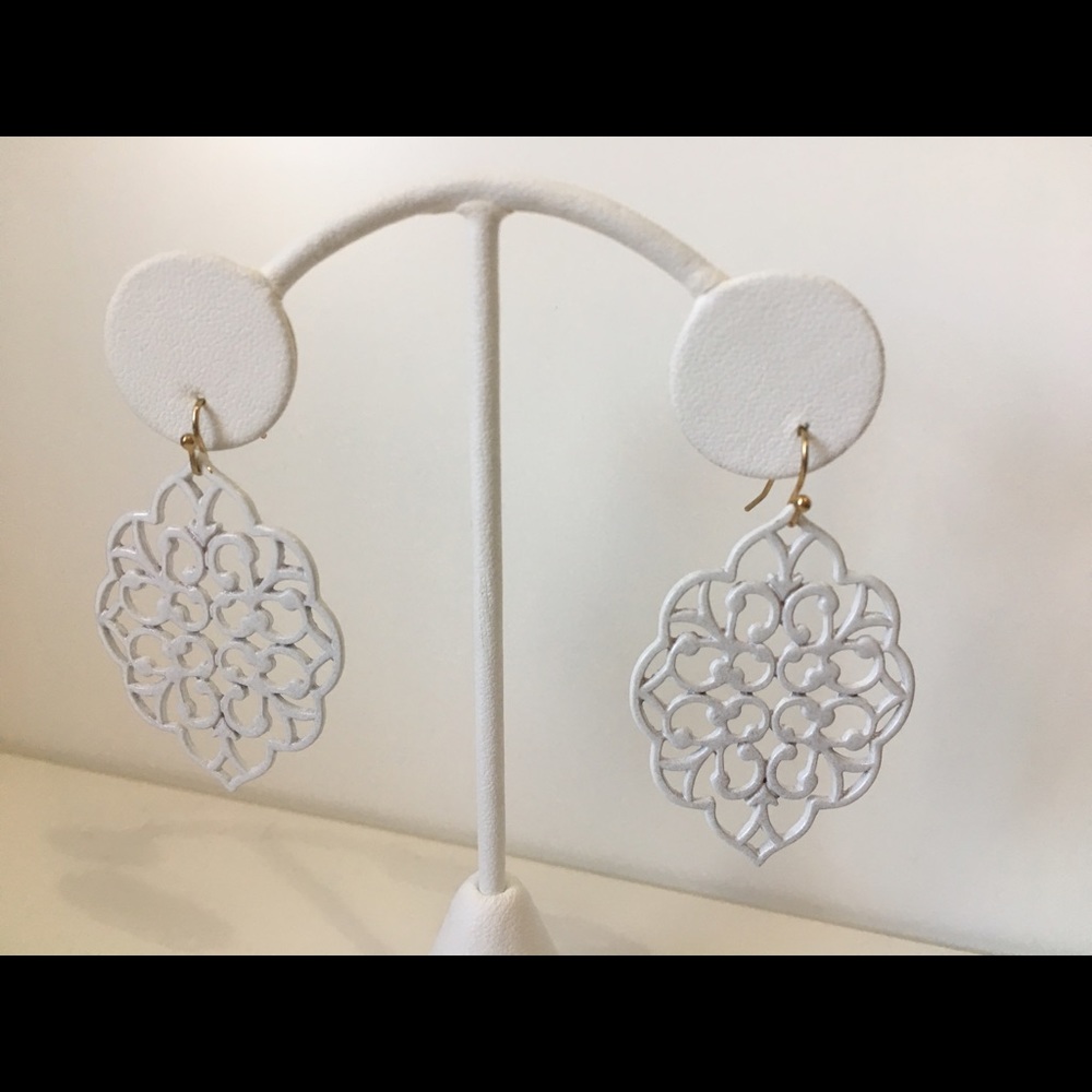 New White Lacey Look earring w/ gold colored Hook