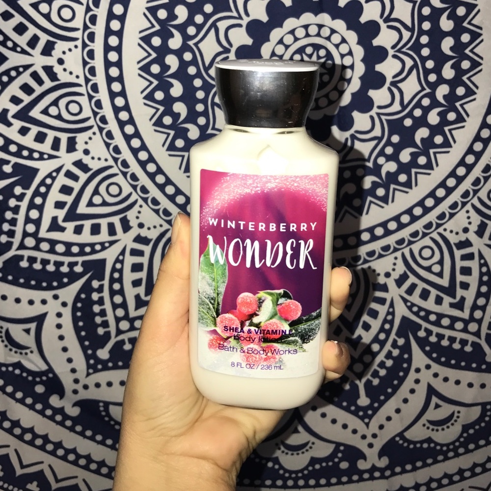 Winterberry Wonder Body Lotion **FREE GIFT**