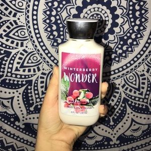 Winterberry Wonder Body Lotion **FREE GIFT**