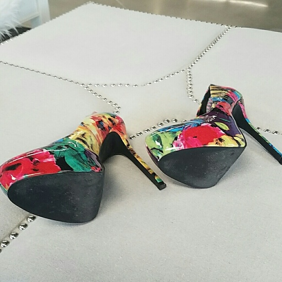 Steve Madden Rainbow Nala Heels - Picture 3 of 4