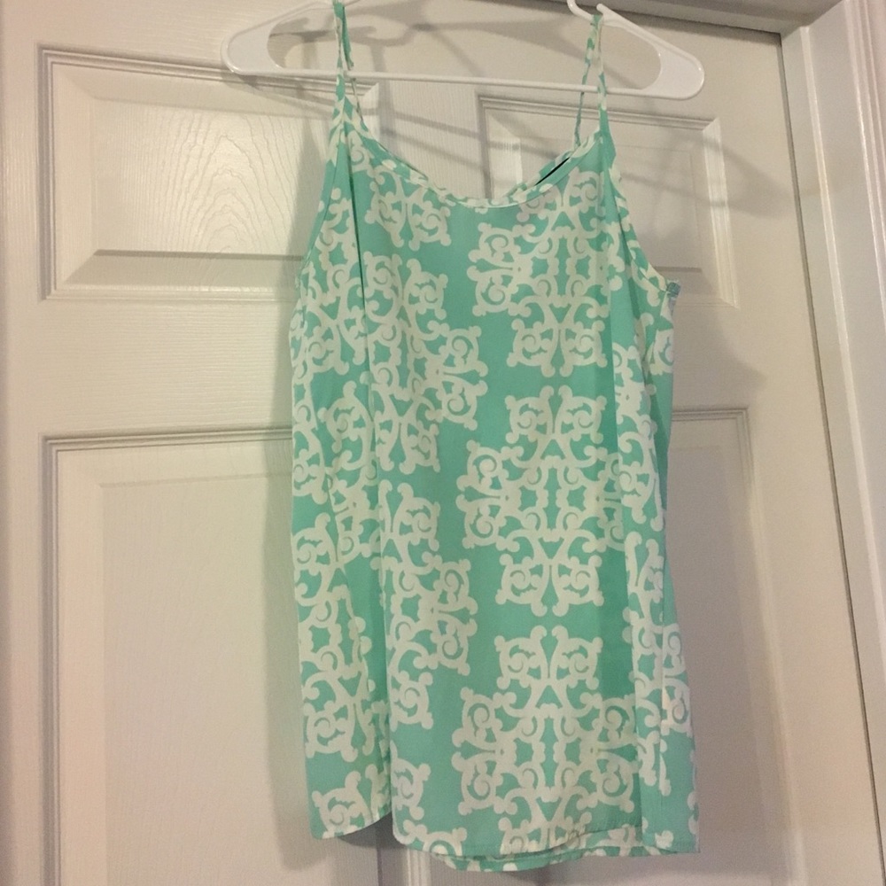 Small, bow in the back, hardly worn