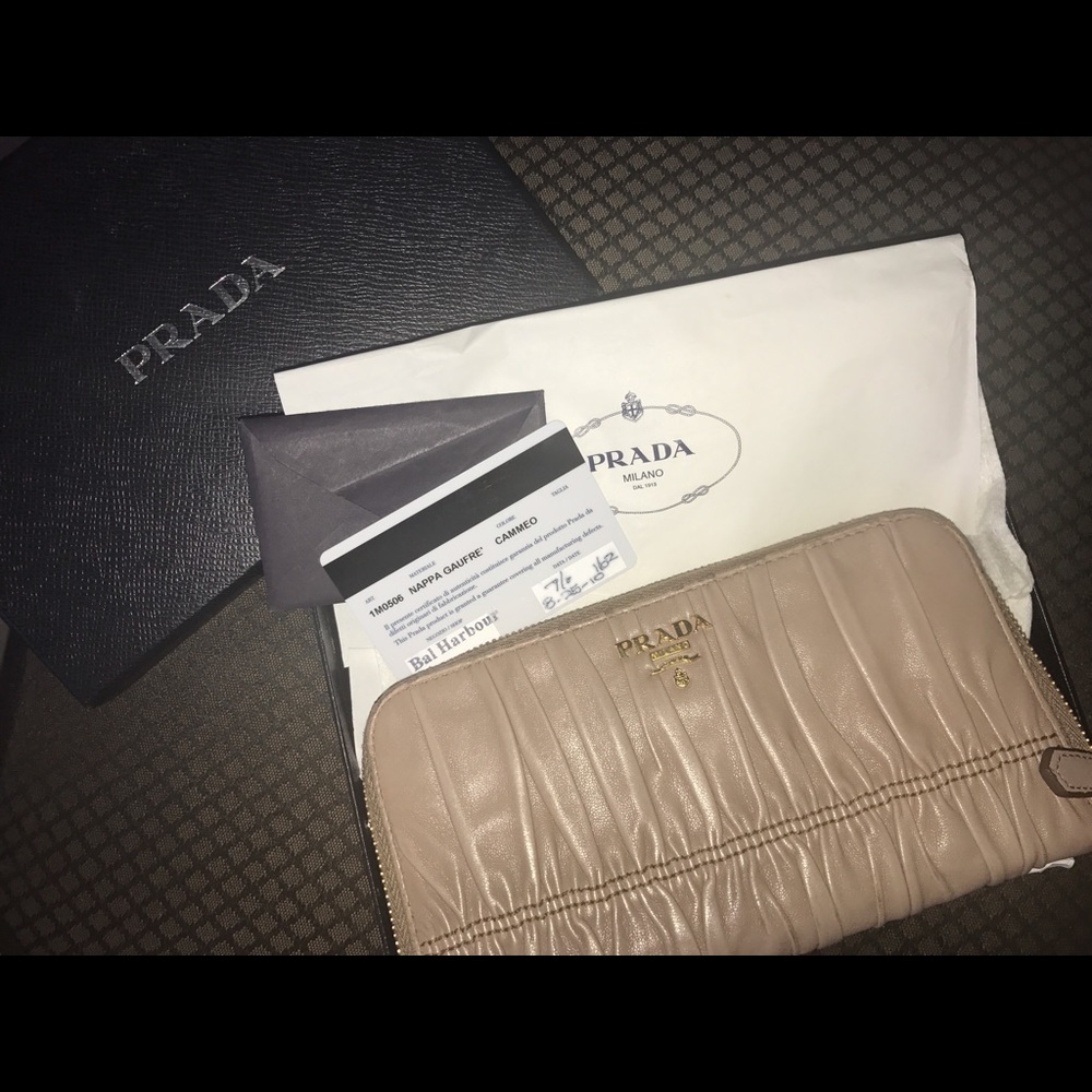 Prada wallet- Nappa Gaufre- Cammeo color