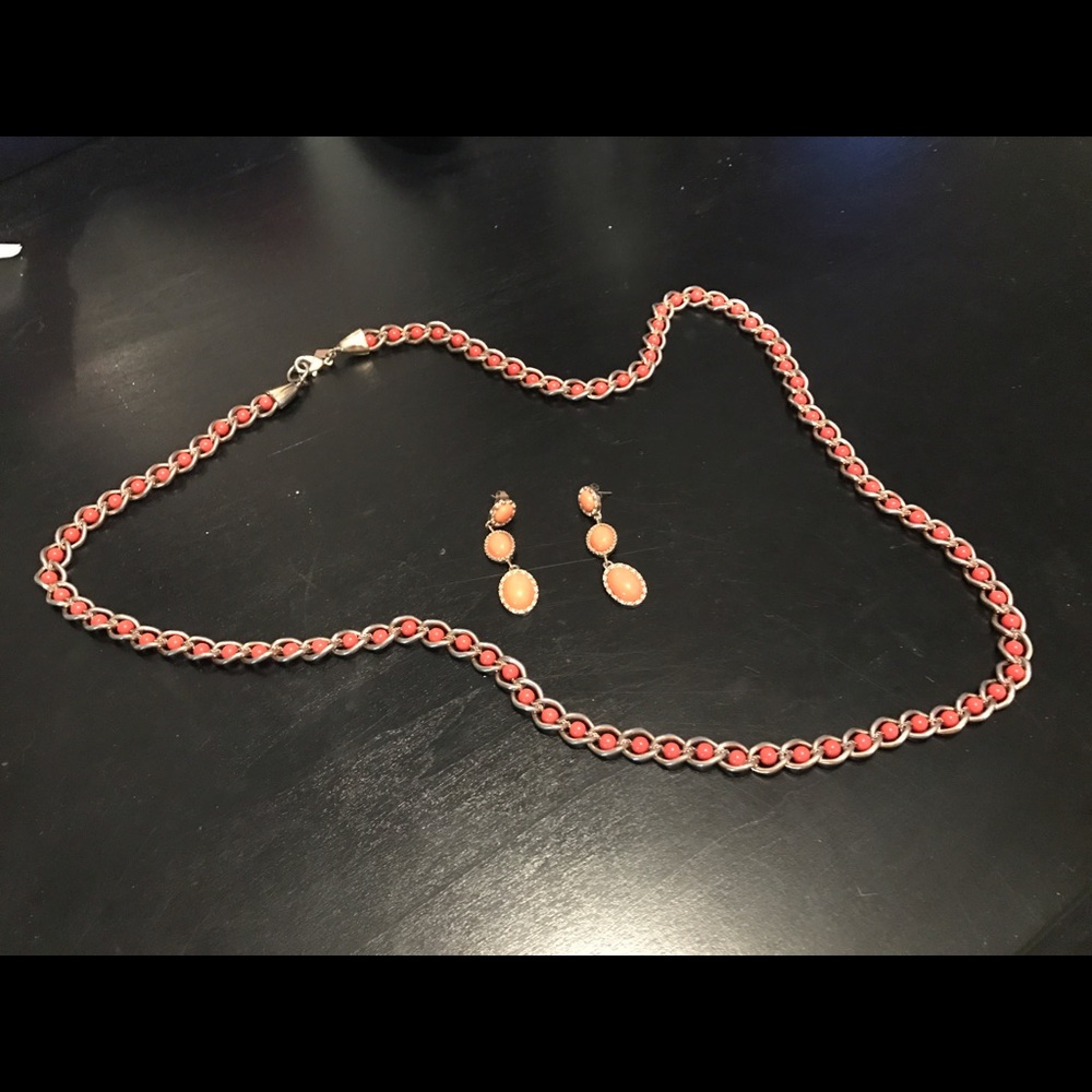 Necklace and earring set