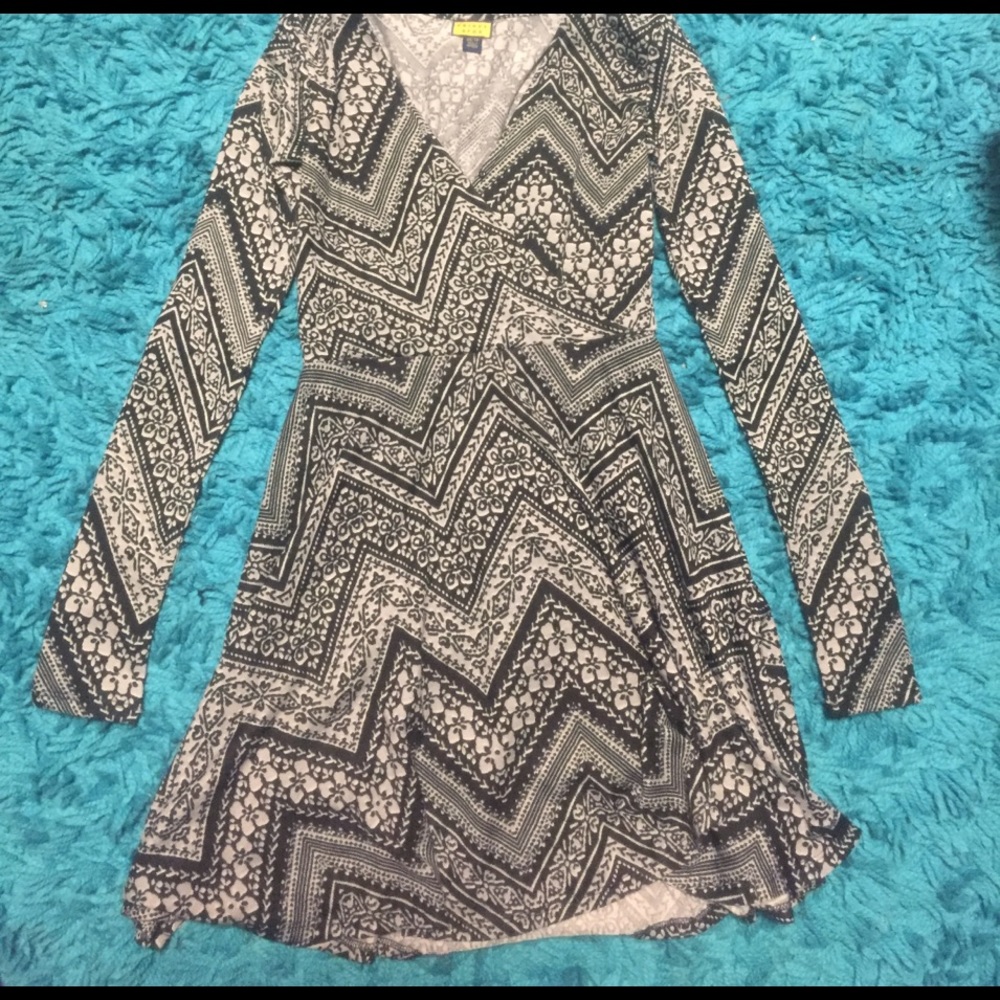 Aeropostale V neck dress
