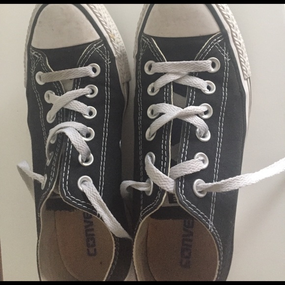 Gently work black low top converse! Size 6! - Picture 2 of 4