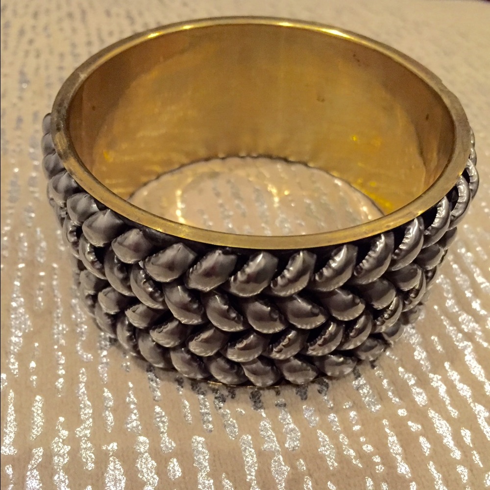 Bangle bracelet