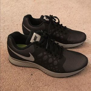 Black Nike tennis shoes. Zoom Pegasus 31.