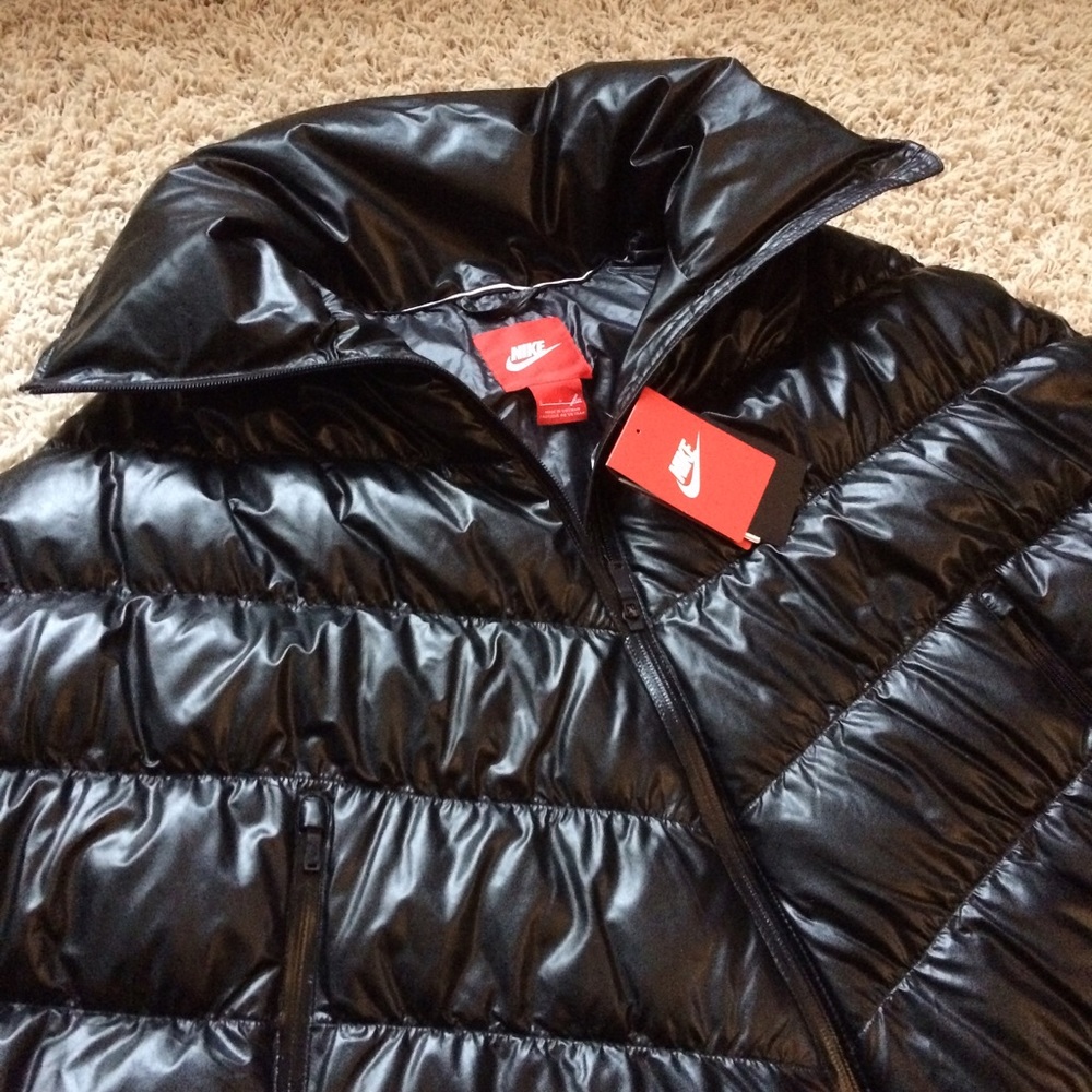 HOST PICK 🎉New Nike Cascade Down Puffer Cape - Picture 6 of 7