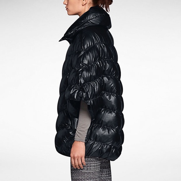 HOST PICK 🎉New Nike Cascade Down Puffer Cape - Picture 2 of 7