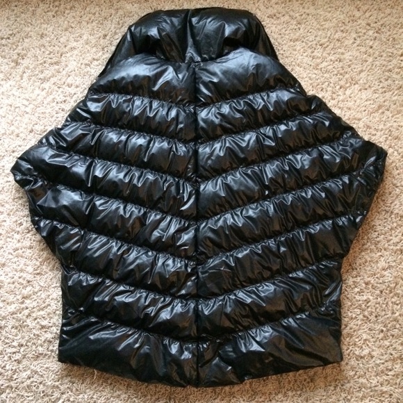 HOST PICK 🎉New Nike Cascade Down Puffer Cape - Picture 7 of 7