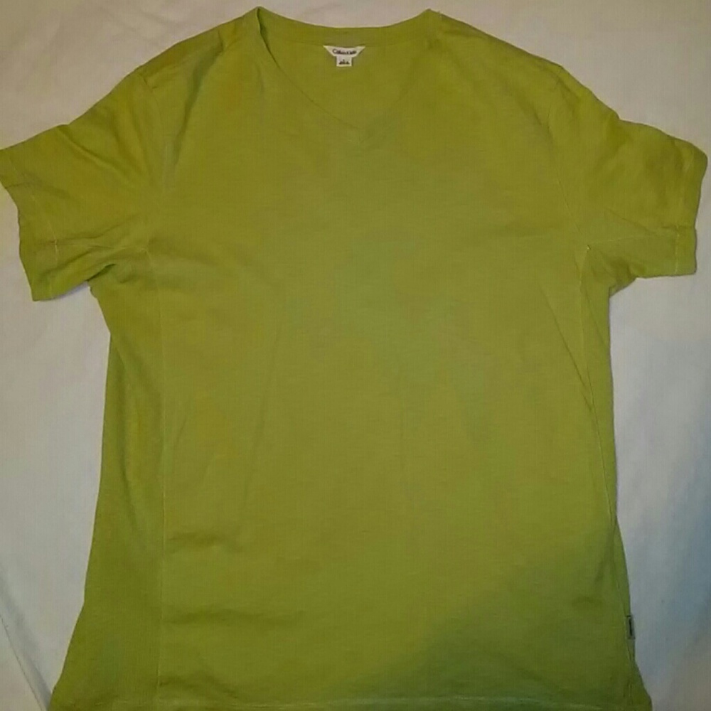 Mens Calvin Klein nice shirt. Size LG