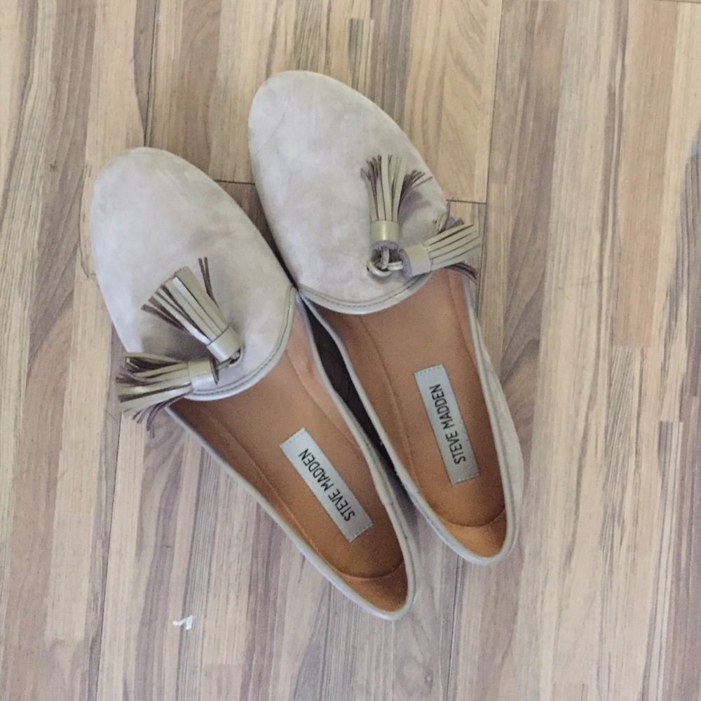 Steve Madden Grey Suede Loafers with Tassles