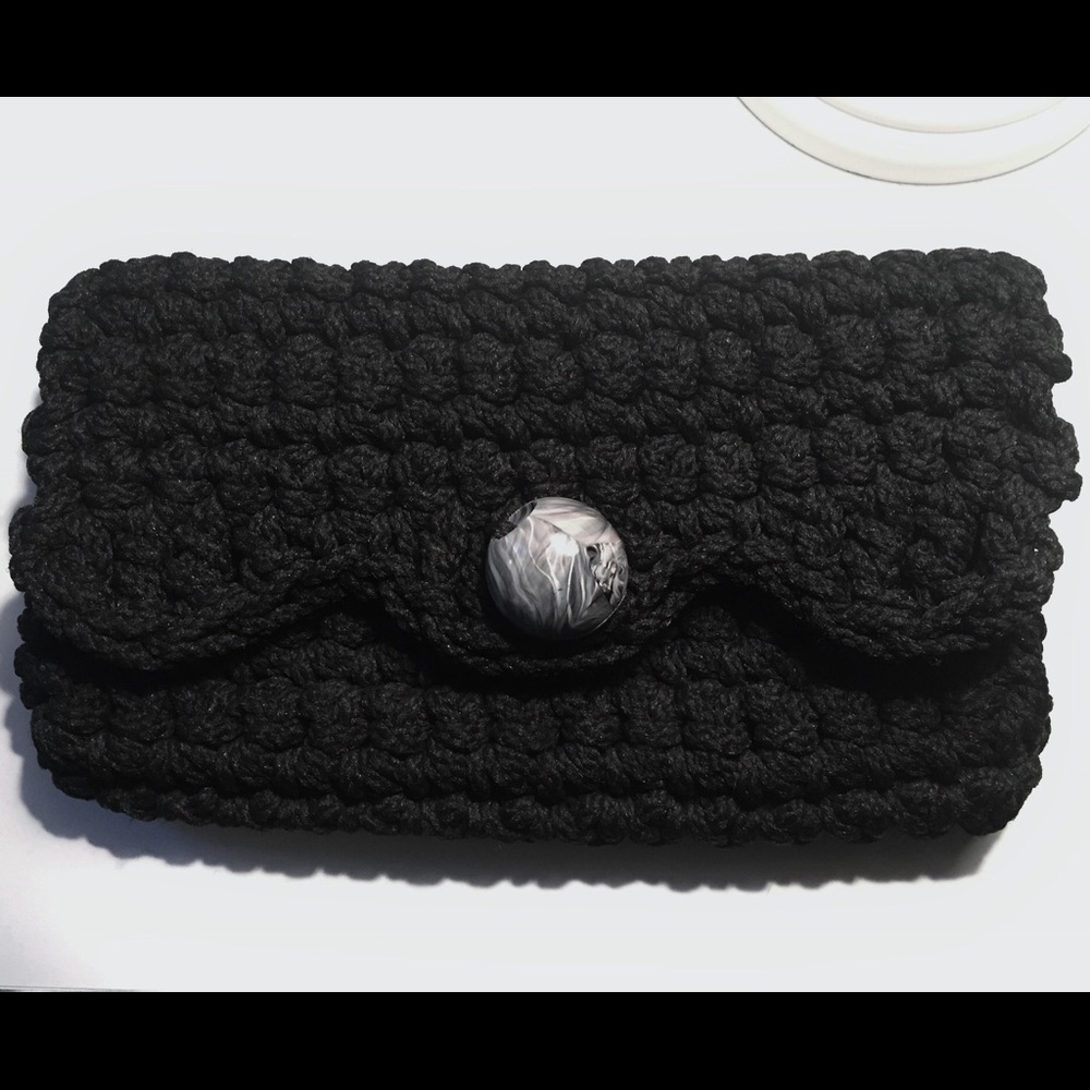 Chunky raffia woven clutch