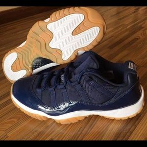 Jordan 11 Low navy