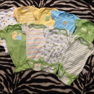 Gerber baby 👶 onesies lot