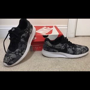 Nike Tajun Print
