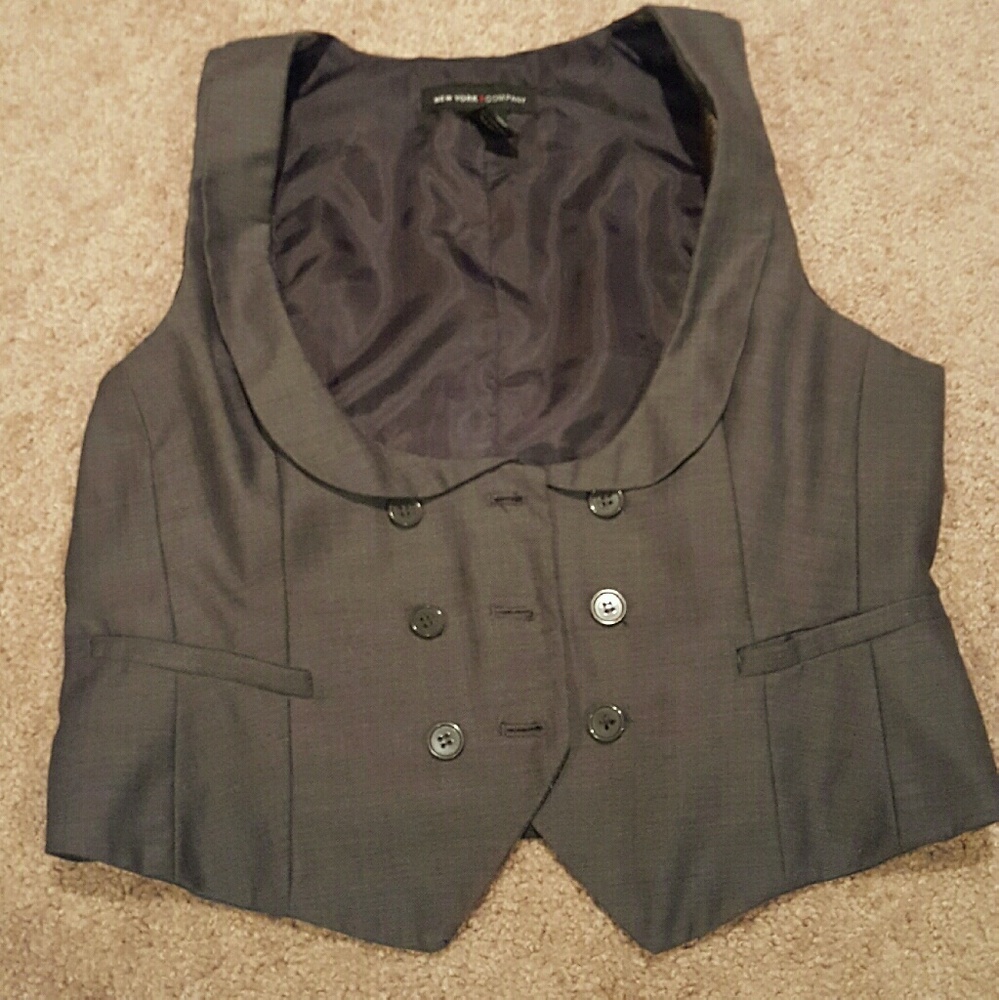 New York and company button down vest