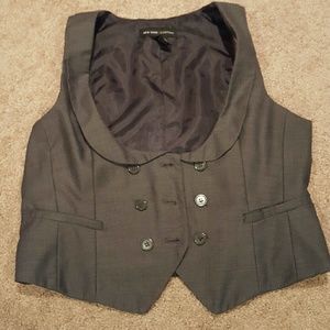New York and company button down vest