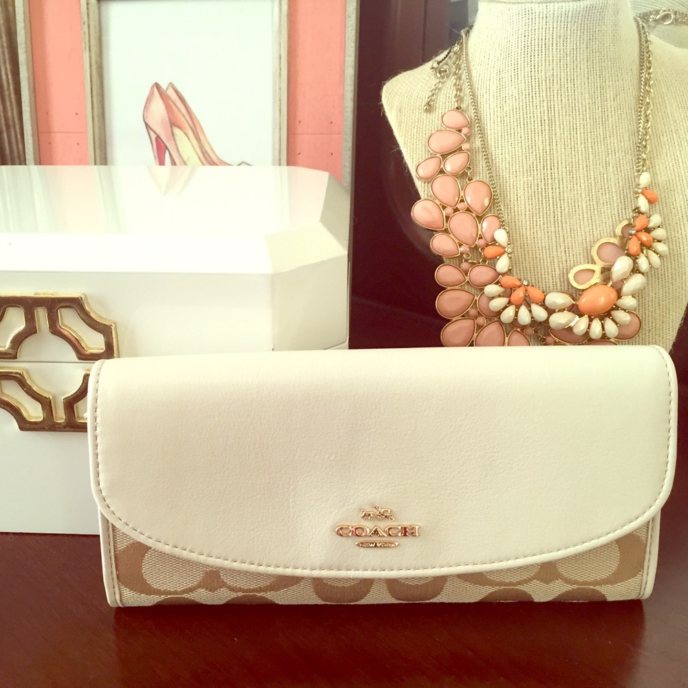 Coach Wallet New🎉Signature canvas & cream leather