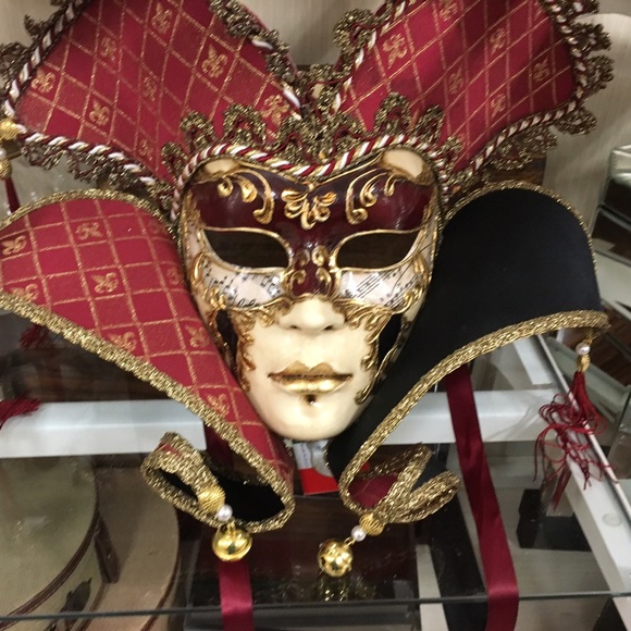 Meet your Posher, Lara - Picture 1 of 1