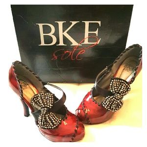 Dark red pumps with bows