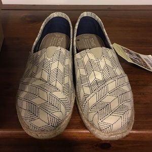 NWT Toms in Whisper Canvas Shashiko