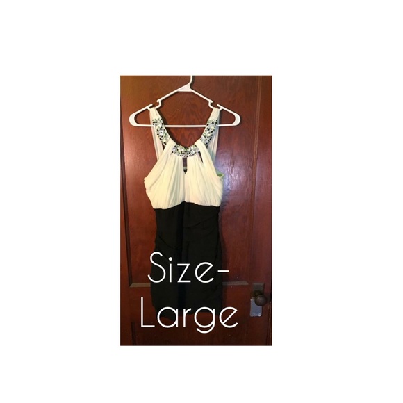 Short dress - Picture 1 of 4