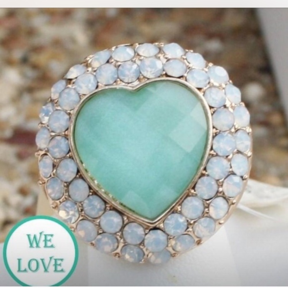 Heart Min Green Ring with Gold Detail