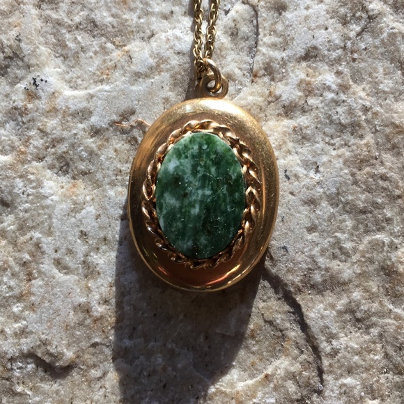 Jewelry - Jade & Gold Locket