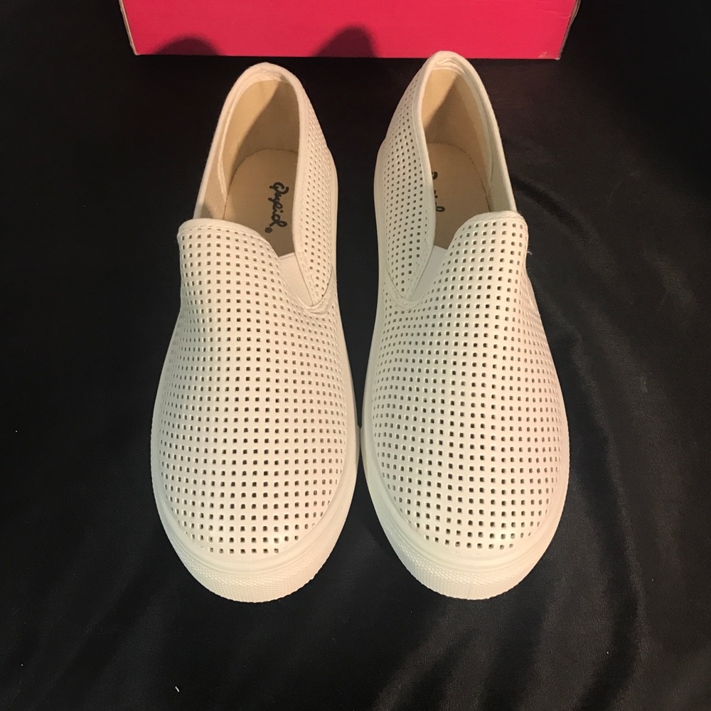Qupid Slide Sneakers 🌟 Brand New 🌟