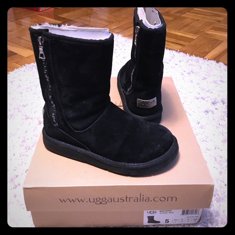 Black side zip UGG. Size 5 EU 36
