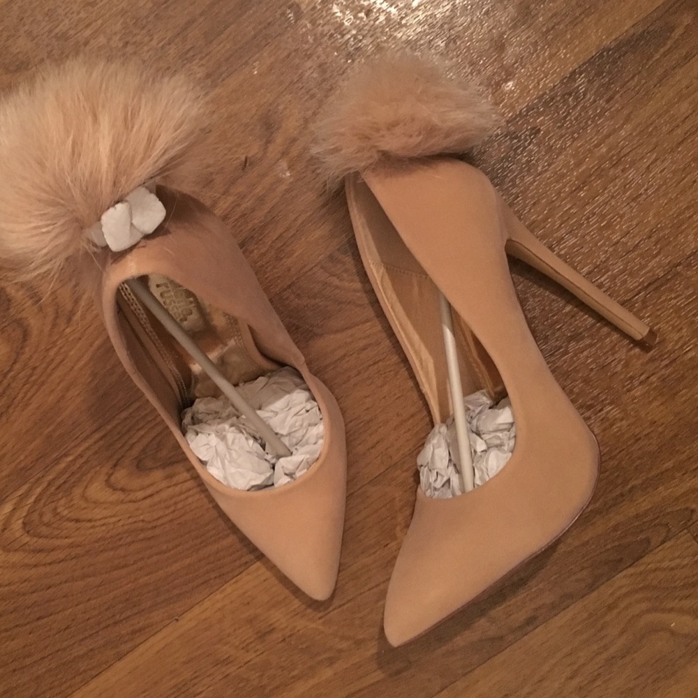 Nude Pumps
