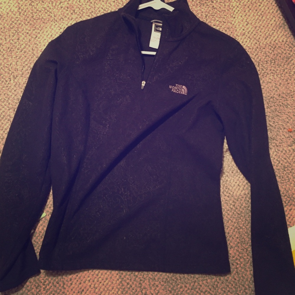 North face pull over