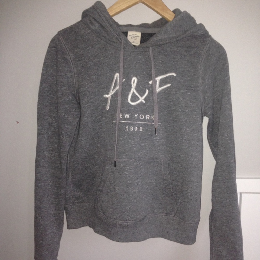 grey abercrombie sweatshirt
