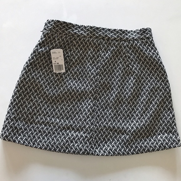 Black and white miniskirt - Picture 2 of 2