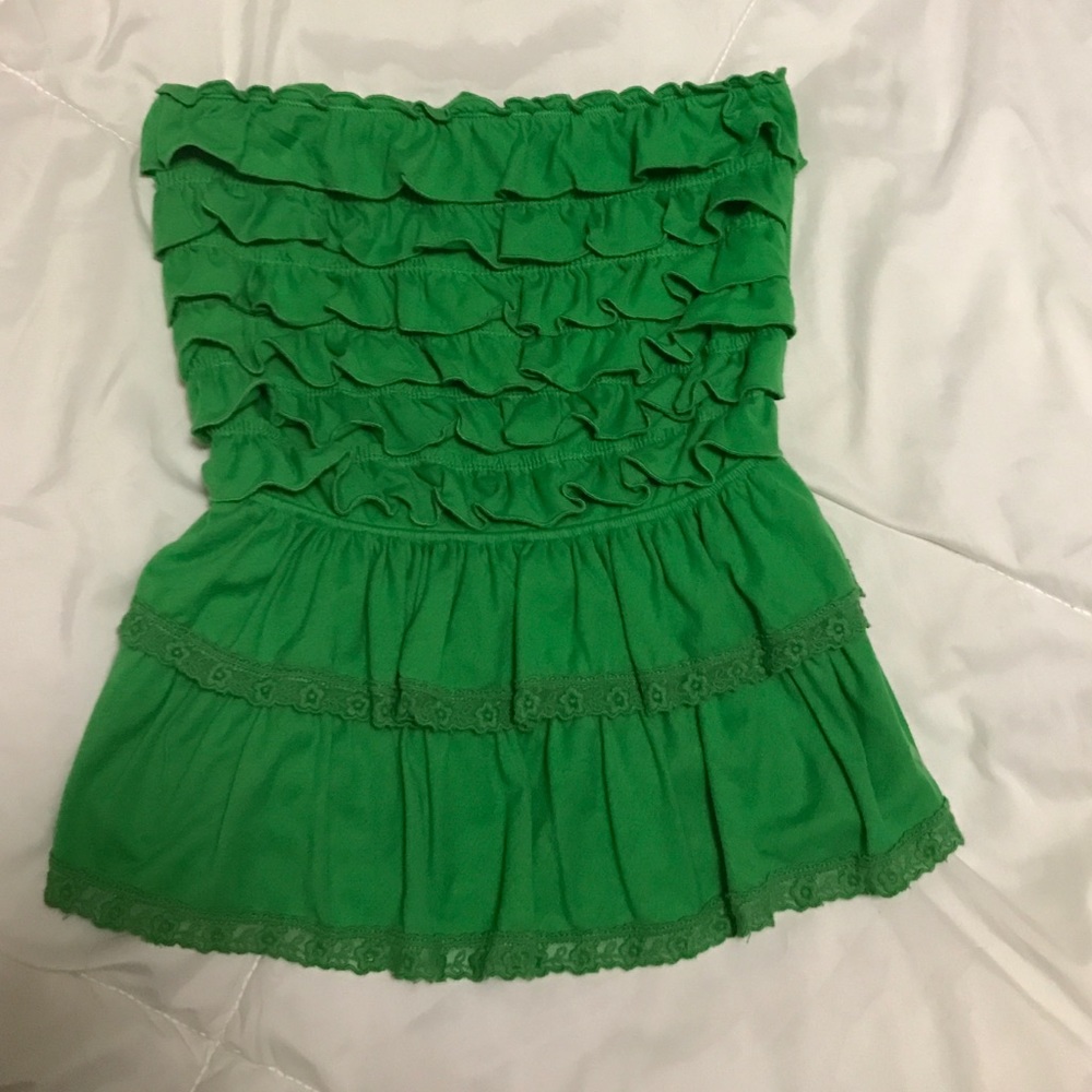 Sleeveless emerald green top