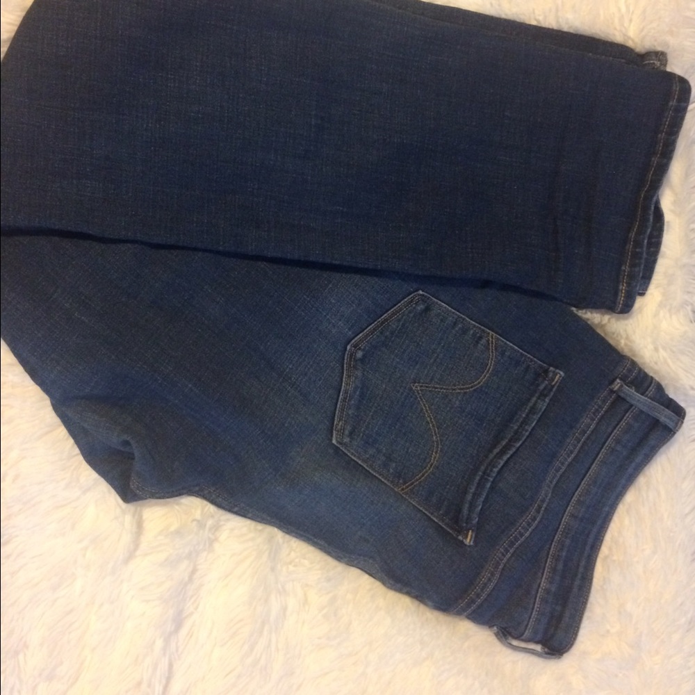 Levi Mid Rise Skinny