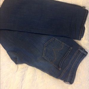 Levi Mid Rise Skinny