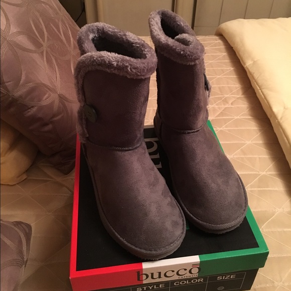 2 FOR $20 Great Bucco grey suede like mid calf with fur trim - Picture 5 of 5