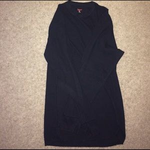 Black long sleeve Hanes shirt