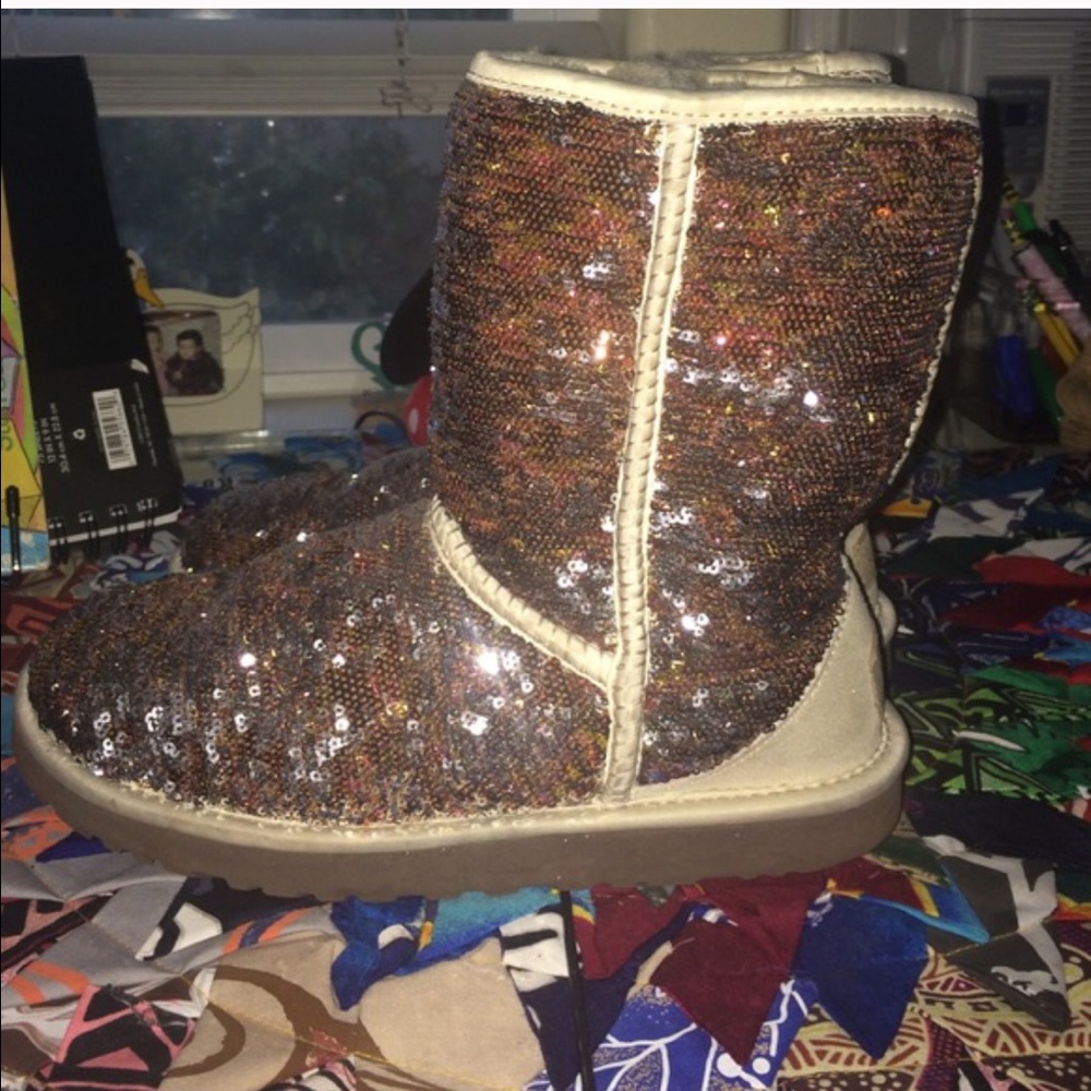 Tan/Brown Sparkle Uggs!