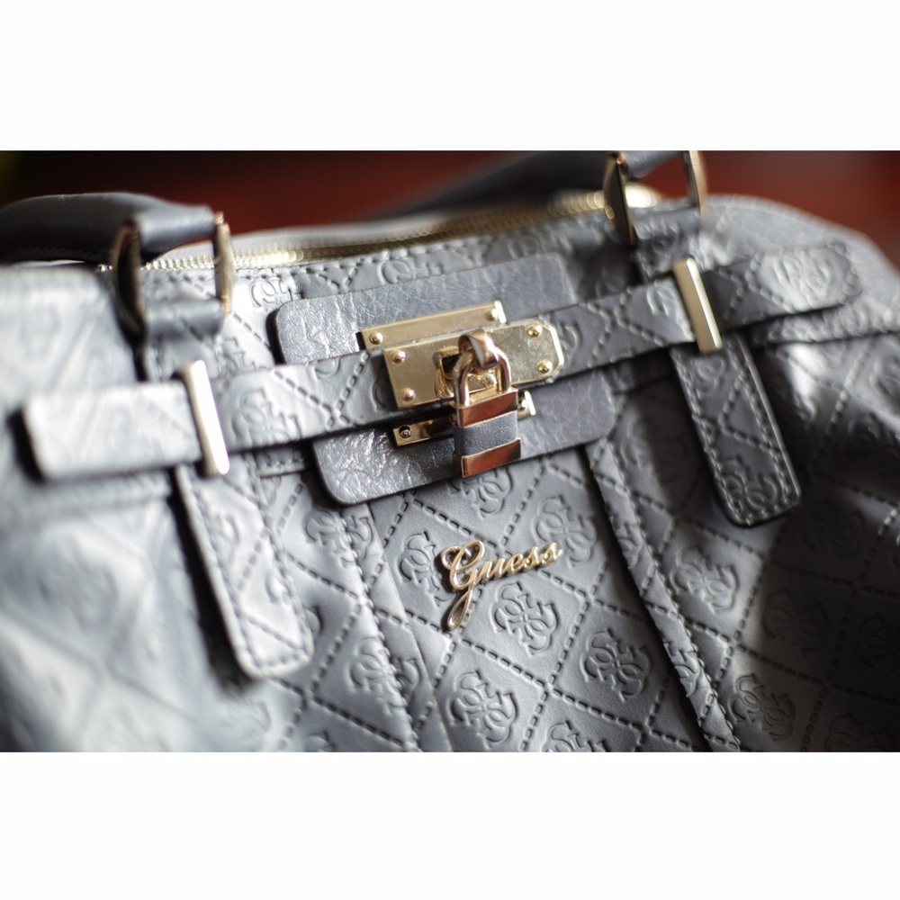 Lavender Guess Status carryall bag