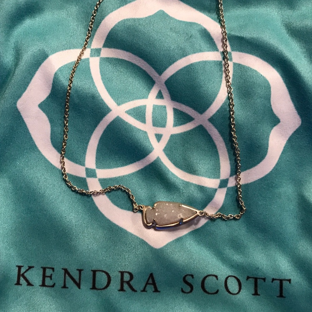 Kendra Scott necklace